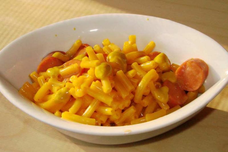 Macaroni and cheese with hot dogs