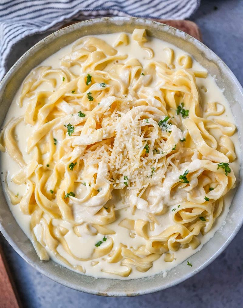 Creamy Pasta (Fettuccine Alfredo)