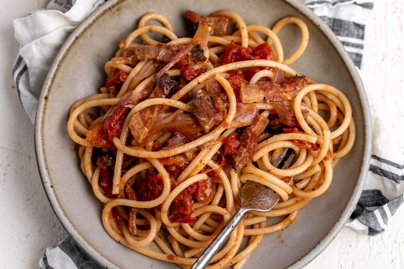 Bucatini all'Amatriciana (The Pasta Shape Debate)