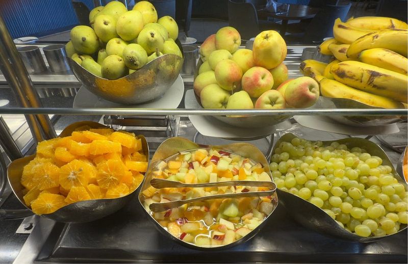 Pre-cut fruit and melon trays