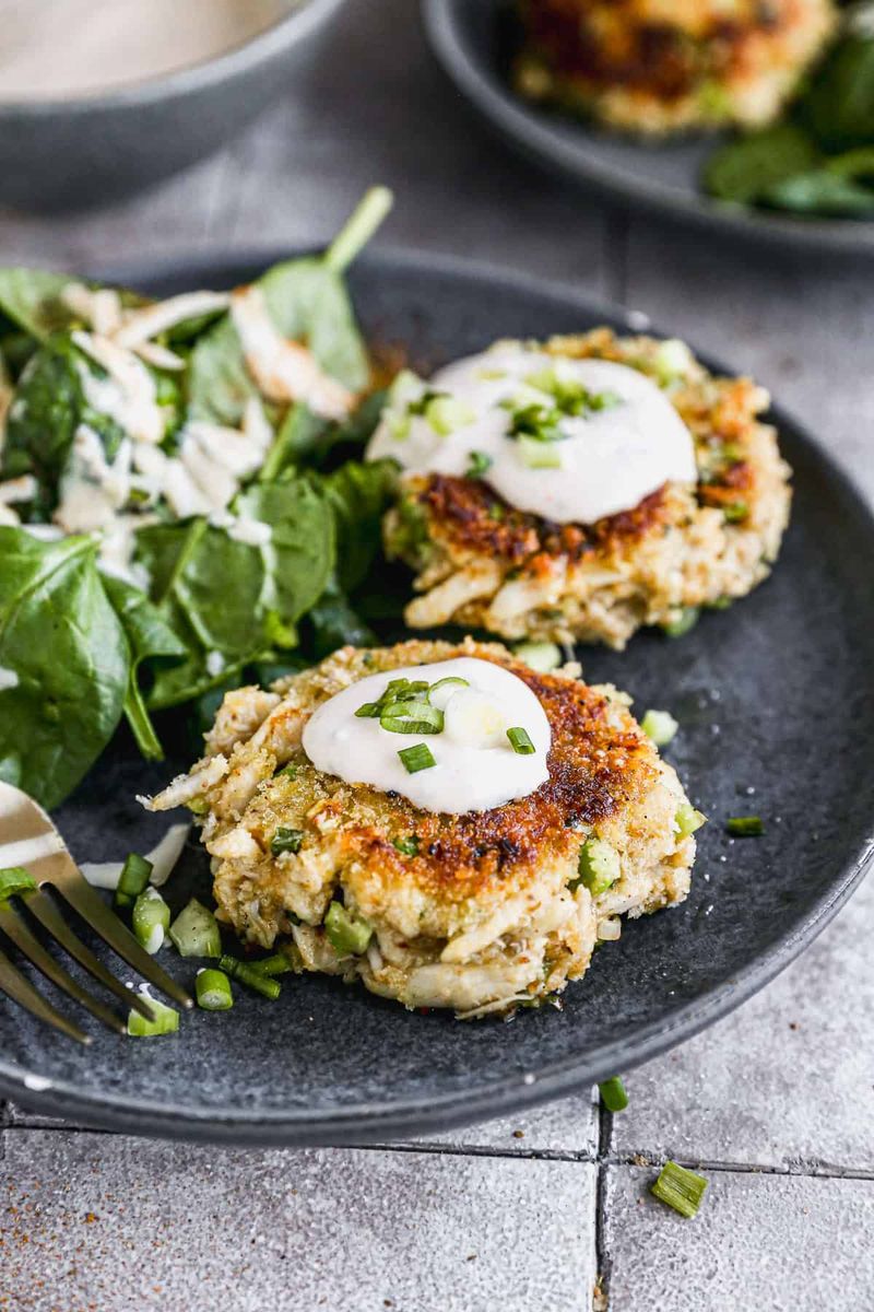 Oven-Baked Crab Cakes with Spicy Cream