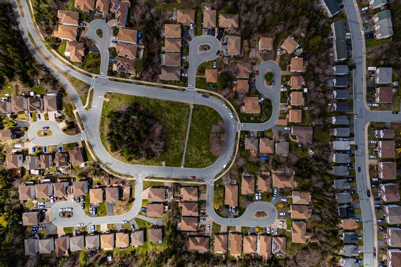 An HOA dispute turns on the recorded governing documents