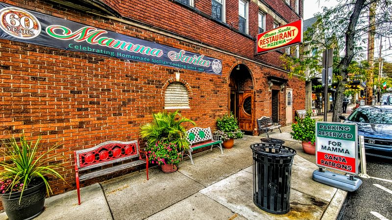 Ohio: Mama Santa's, Cleveland