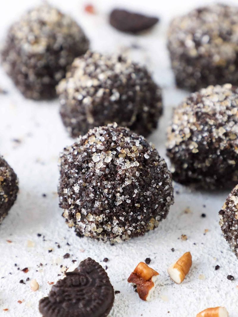 No-Bake Chocolate Cherry Brandy Balls