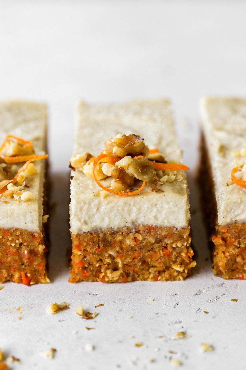 Oat-Based No-Bake Carrot Cake Bars