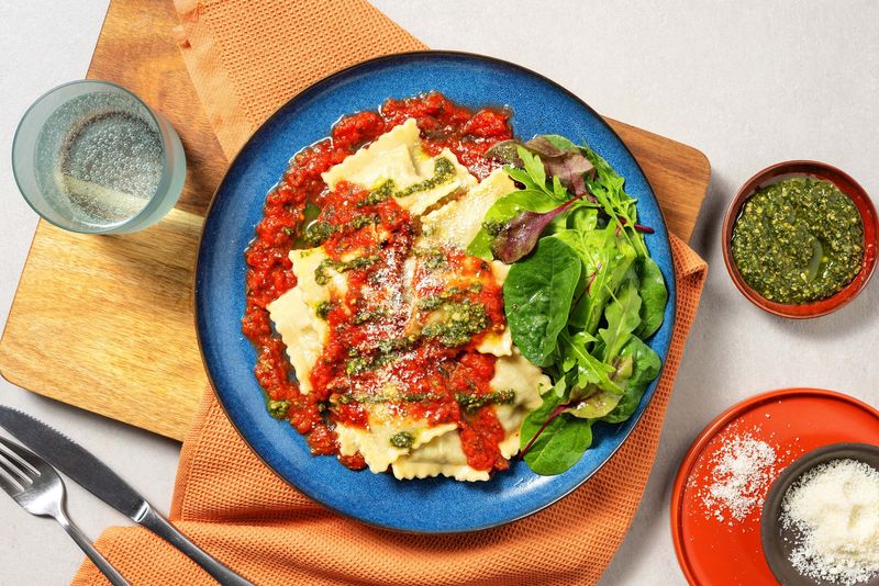 Spinach Ricotta Ravioli with Simple Garlic Tomato Sauce
