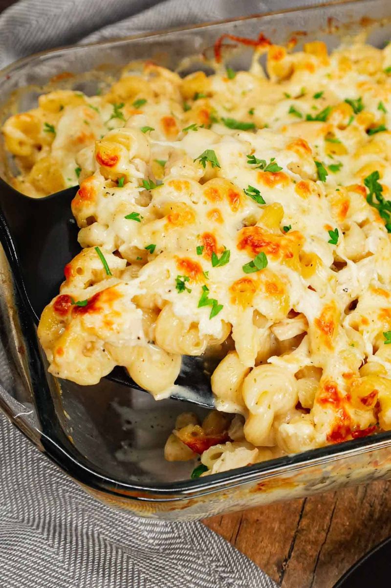 Chicken Alfredo pasta bake