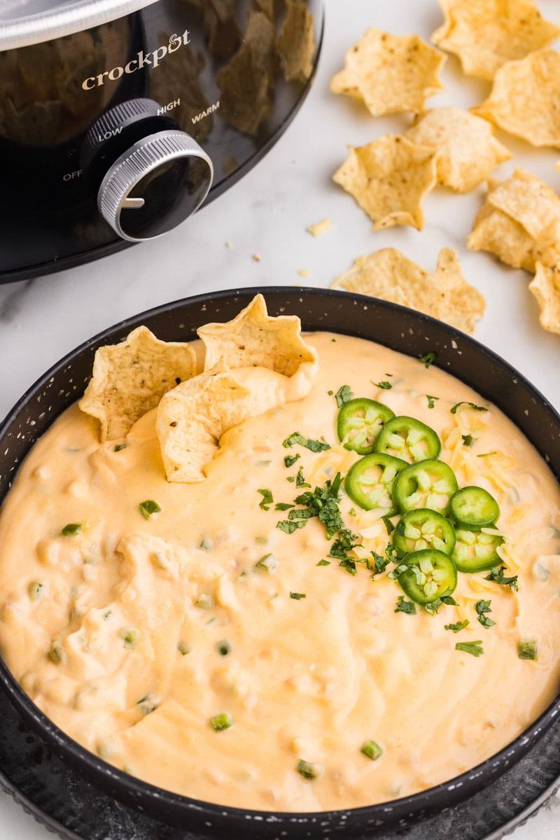 Spicy Cheese Dip (Queso-Style)