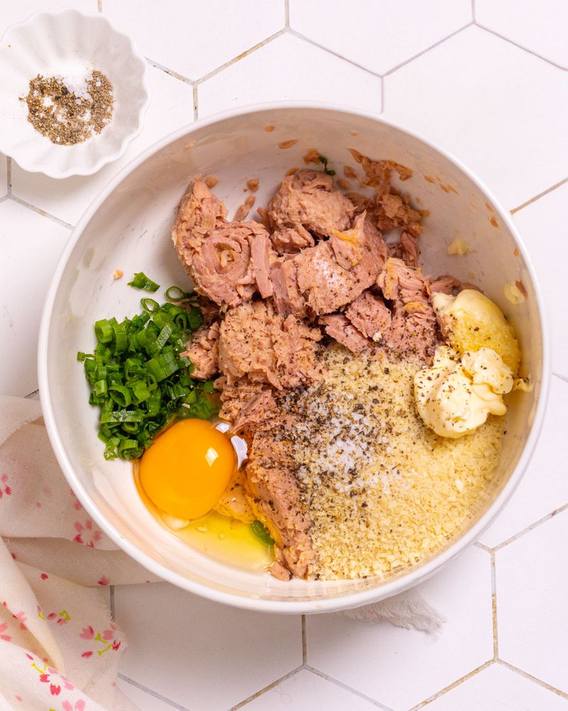 Bind tuna cakes without gumminess