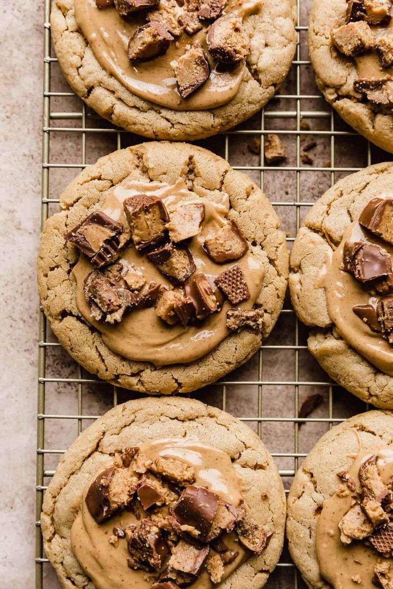 Crumbl Reese's Peanut Butter Cookies