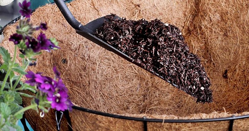 Reduce side loss without sacrificing drainage