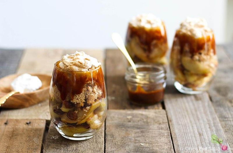 Caramel apple crumble cups