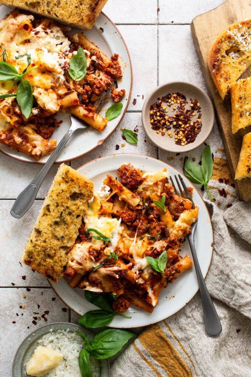 Baked Ziti With Garlic Bread