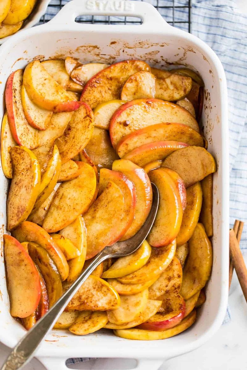 Baked Cinnamon Apple Slices with Oatmeal