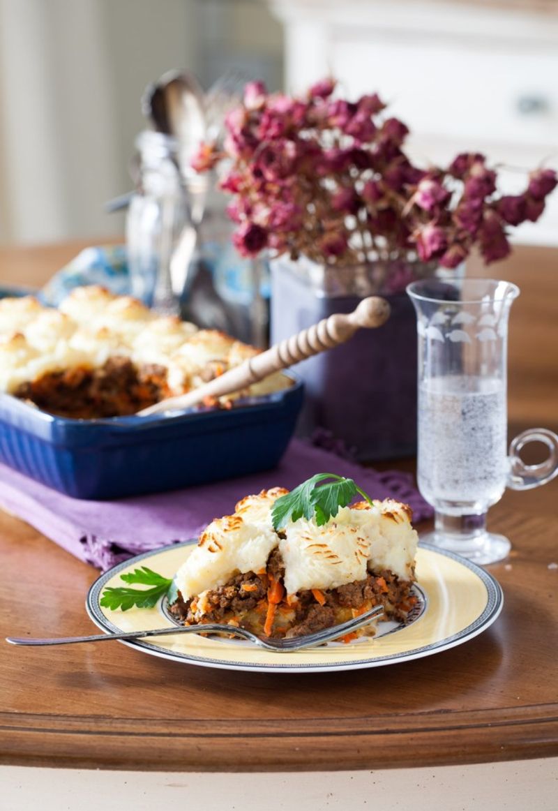 Russian kartoshka zapekanka (meat and potato bake)