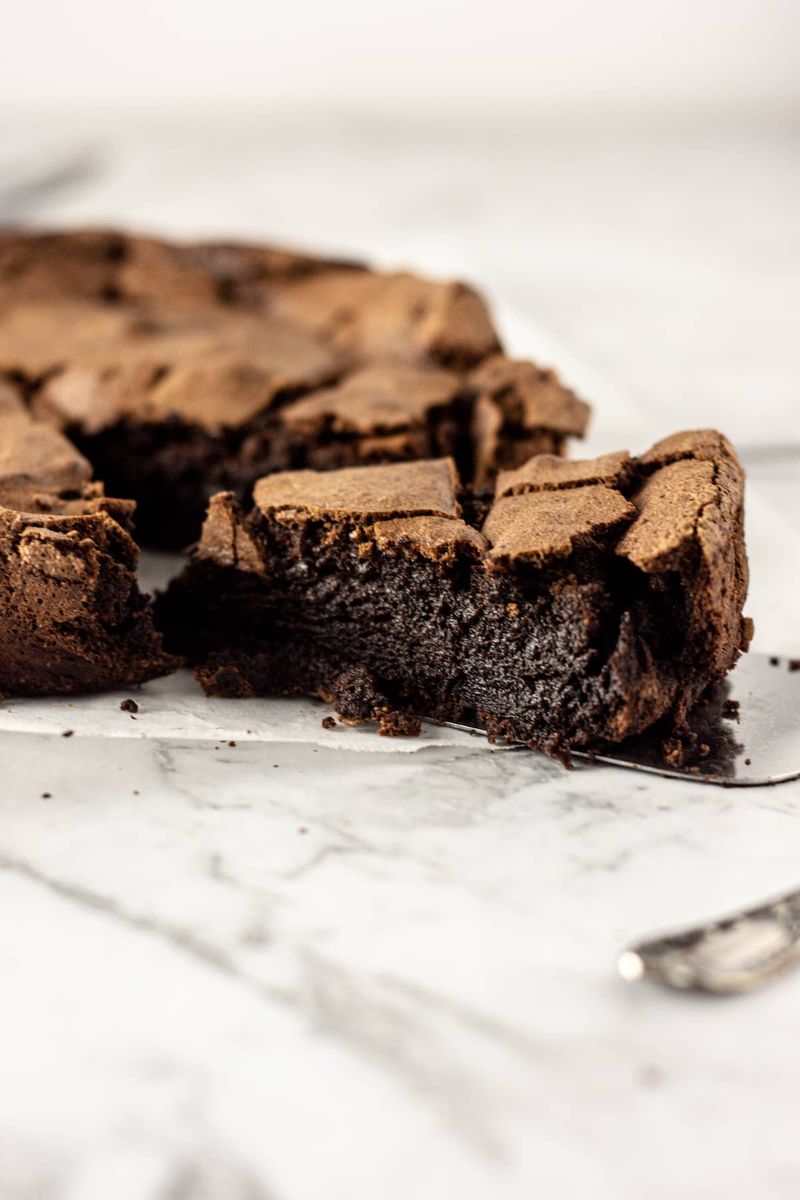 Fudgy Flourless Chocolate Cake