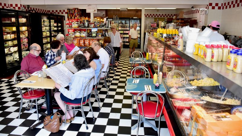 Minnesota — Cecil's Delicatessen (Saint Paul)