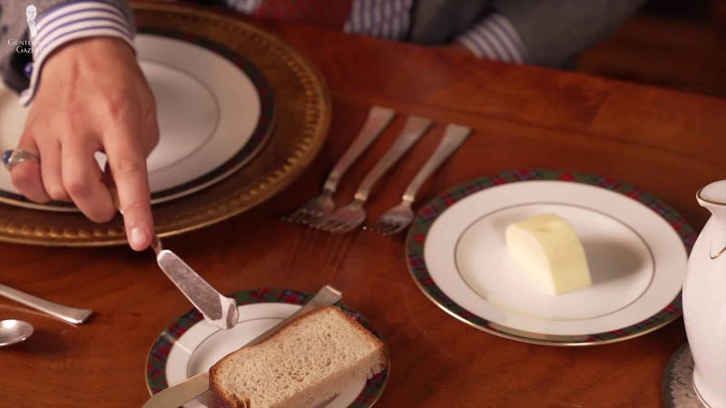 Adding salt or condiments before tasting