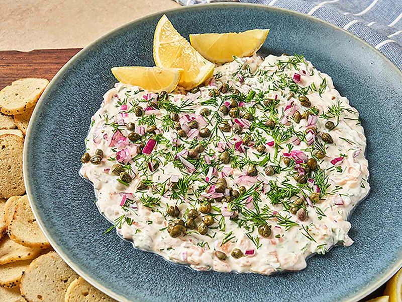 Smoked salmon dip with lemon and dill