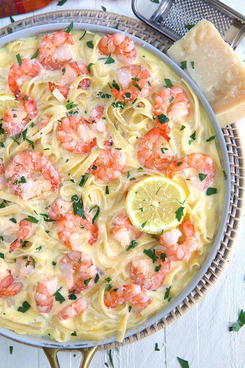 Shrimp Alfredo skillet pasta