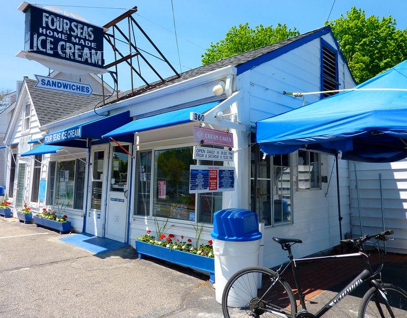 Four Seas Ice Cream (Centerville)