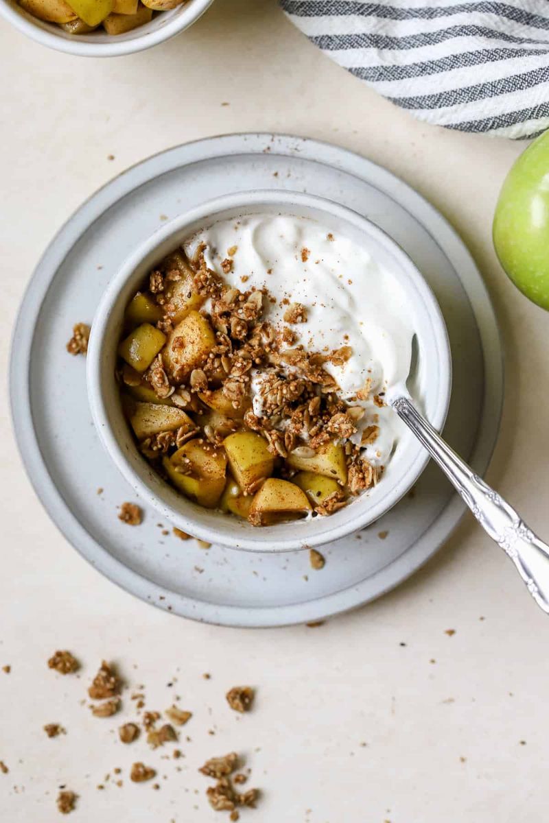 Oatmeal brinner bowls with toppings