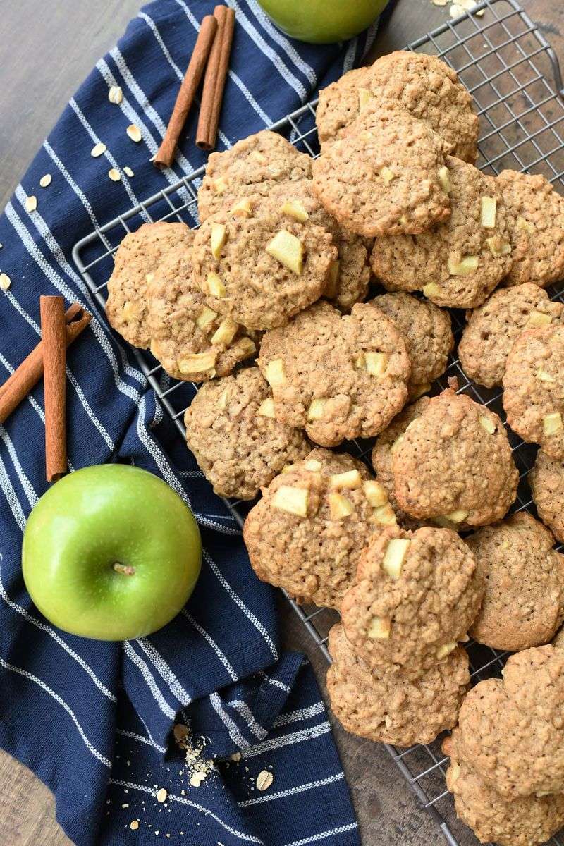 Apple Cinnamon Oatmeal Cookies