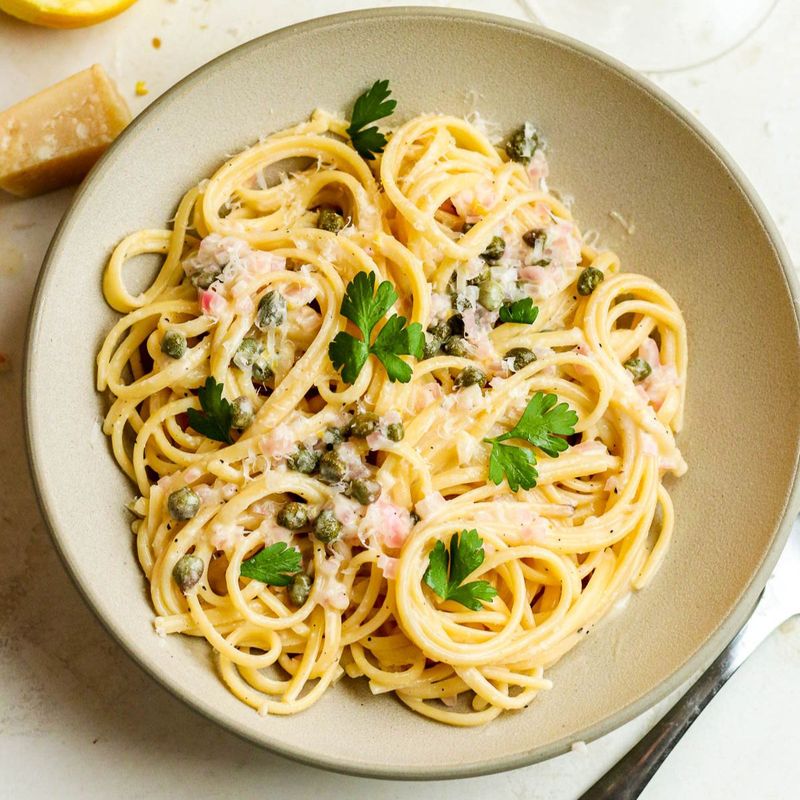 Lemon Pasta With Arugula and Capers