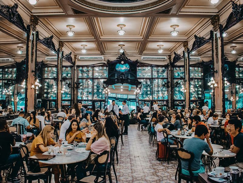 Ultra-loud scene restaurants