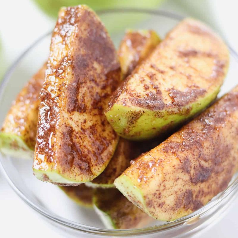 Apple Slices With Cinnamon