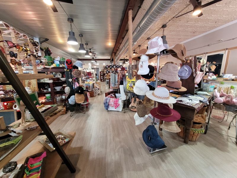Start Downtown With Something to Eat and Time to Browse