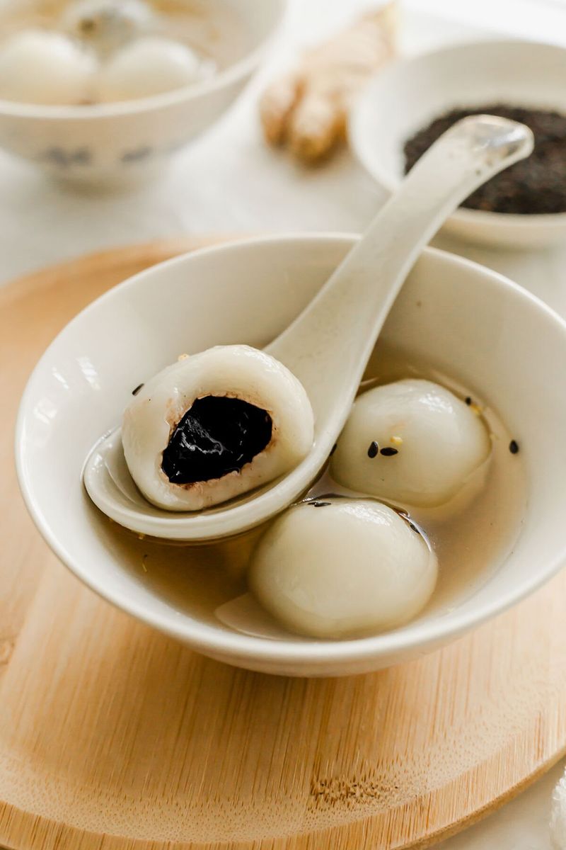 Tang Yuan (Sweet Glutinous Rice Balls)