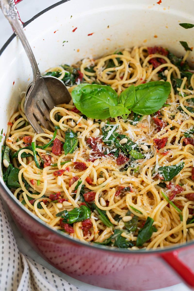 Sun-dried tomato and spinach pasta salad