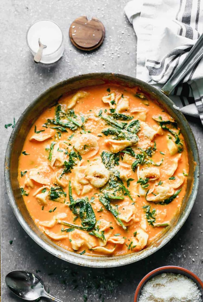 Tortellini with Roasted Red Pepper Sauce