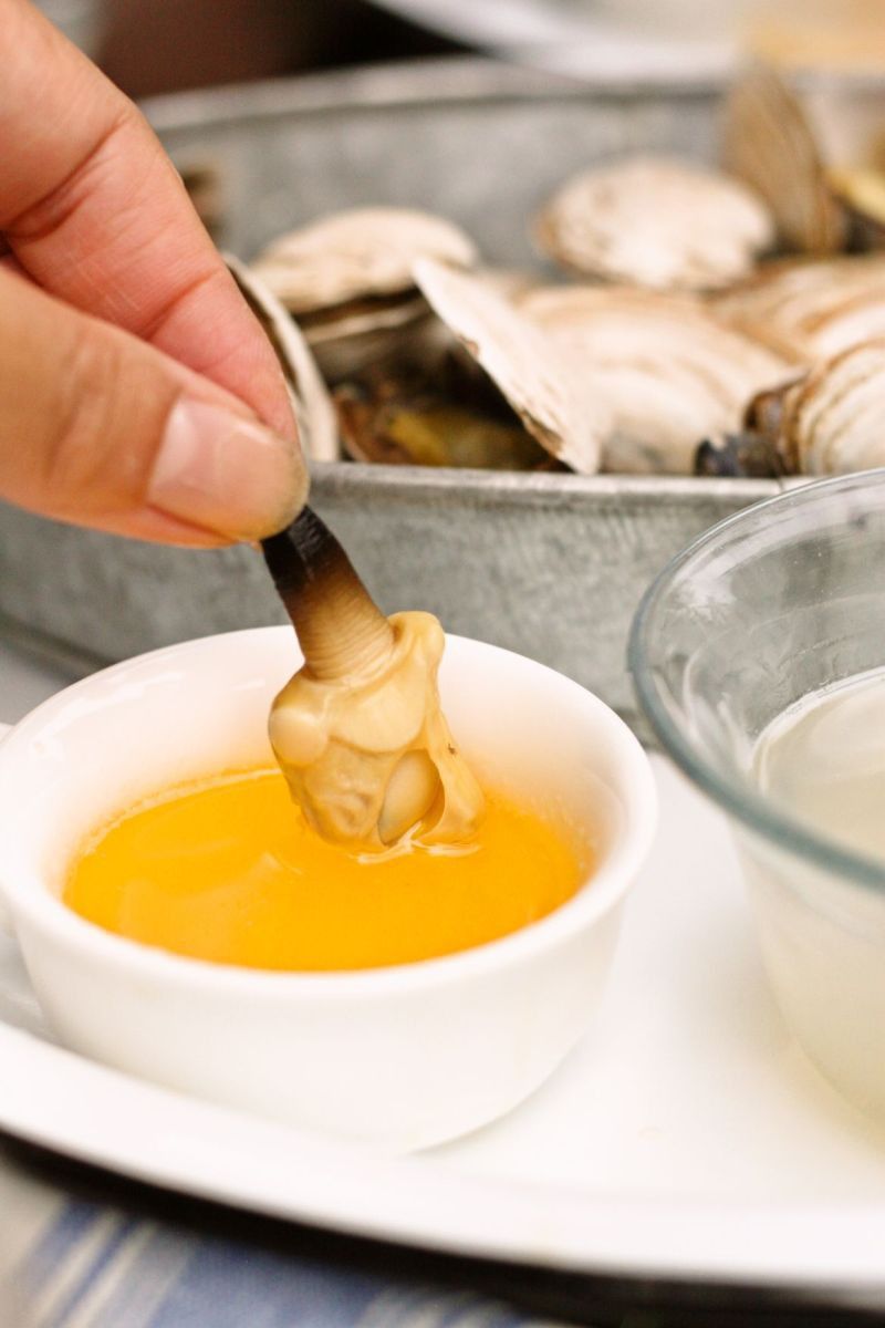 Steamers with drawn butter