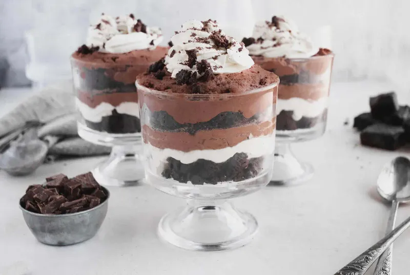 Chocolate mousse and brownie crumb cups