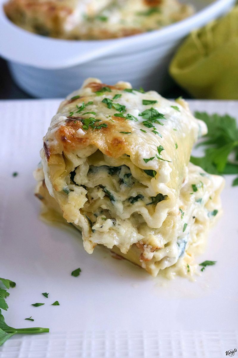 Alfredo lasagna roll-ups