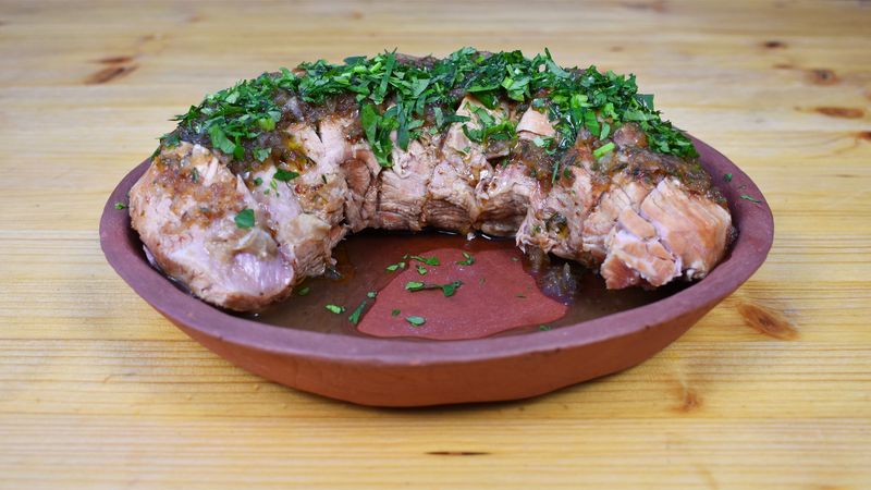 Roman garlic-and-herb sauce for meat