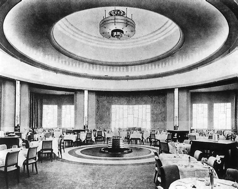The Seventh Floor Restaurant at Eaton's