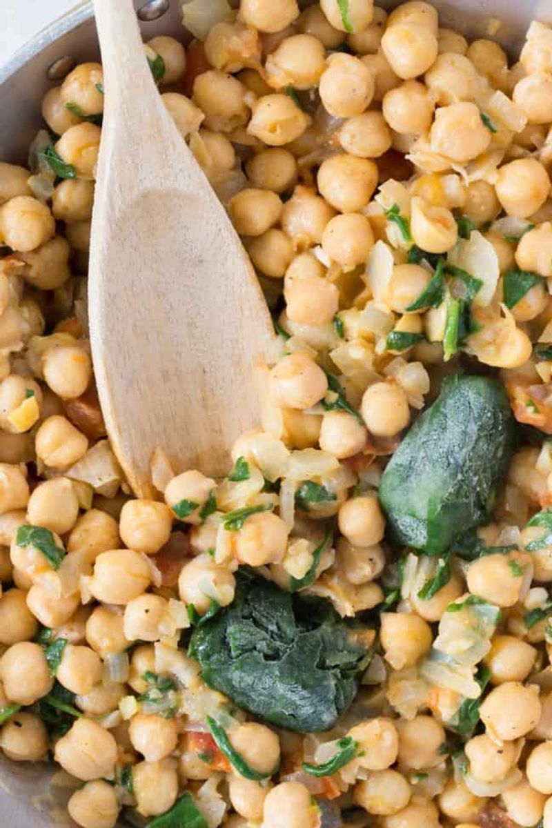 Chickpeas + spinach + garlic + lemon