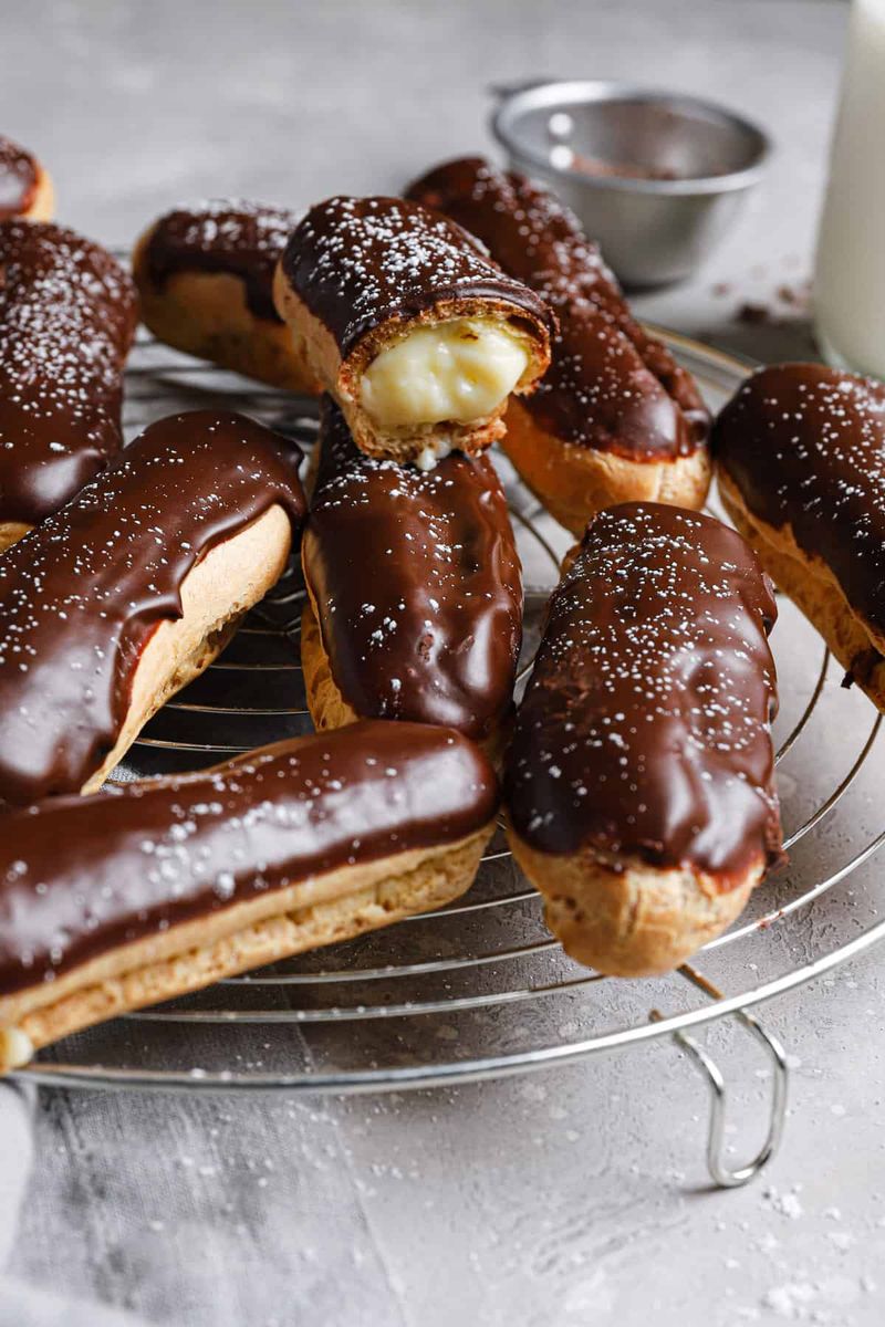 Pudding-filled Eclairs (Shortcut)
