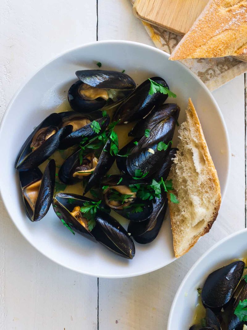 Mussels in Wine and Garlic