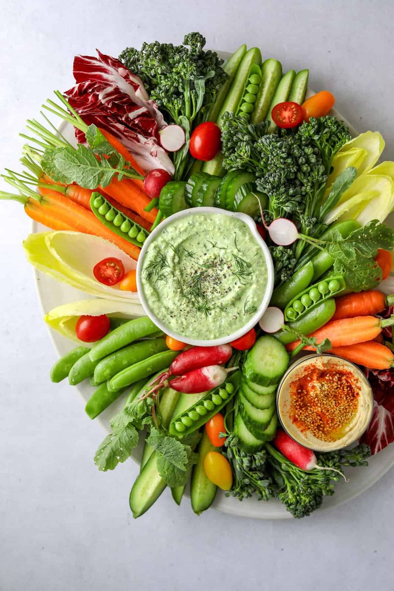 Crudités platter with hummus
