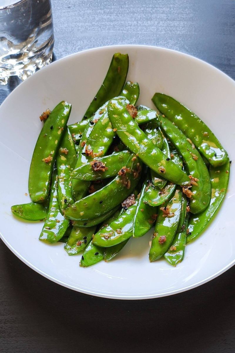 Stir-Fried Snow Peas With Garlic