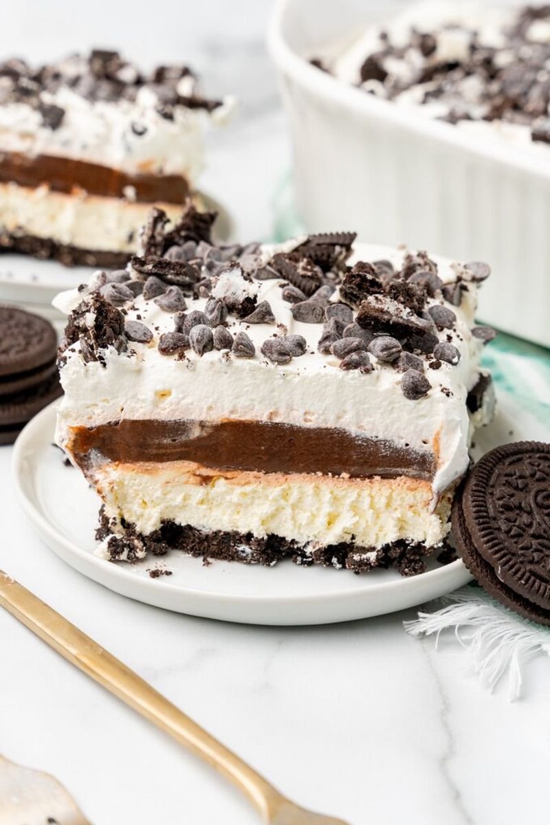 Chocolate pudding dessert (layered “dirt cake” style)