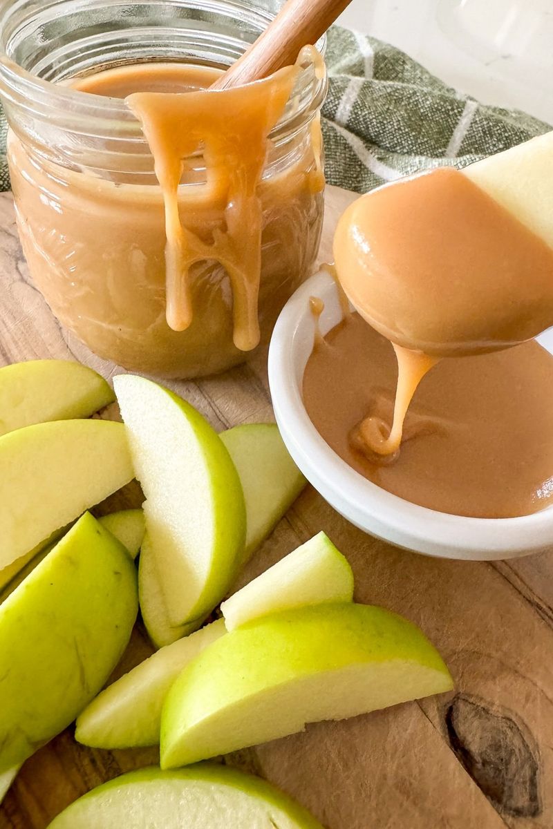 Oregon: Apple Slices With Caramel Dip