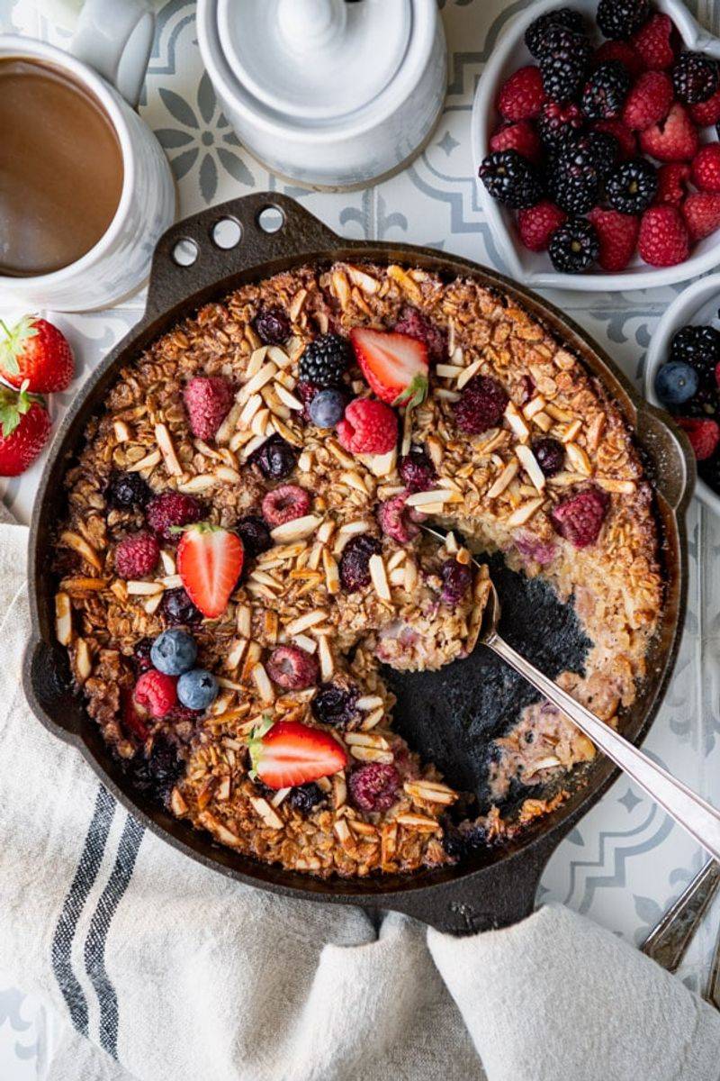 Baked oatmeal with fruit