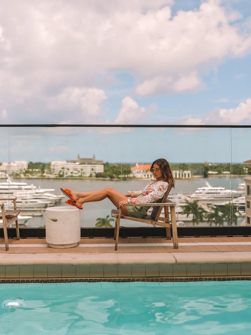 Spruzzo Rooftop Poolside Nook