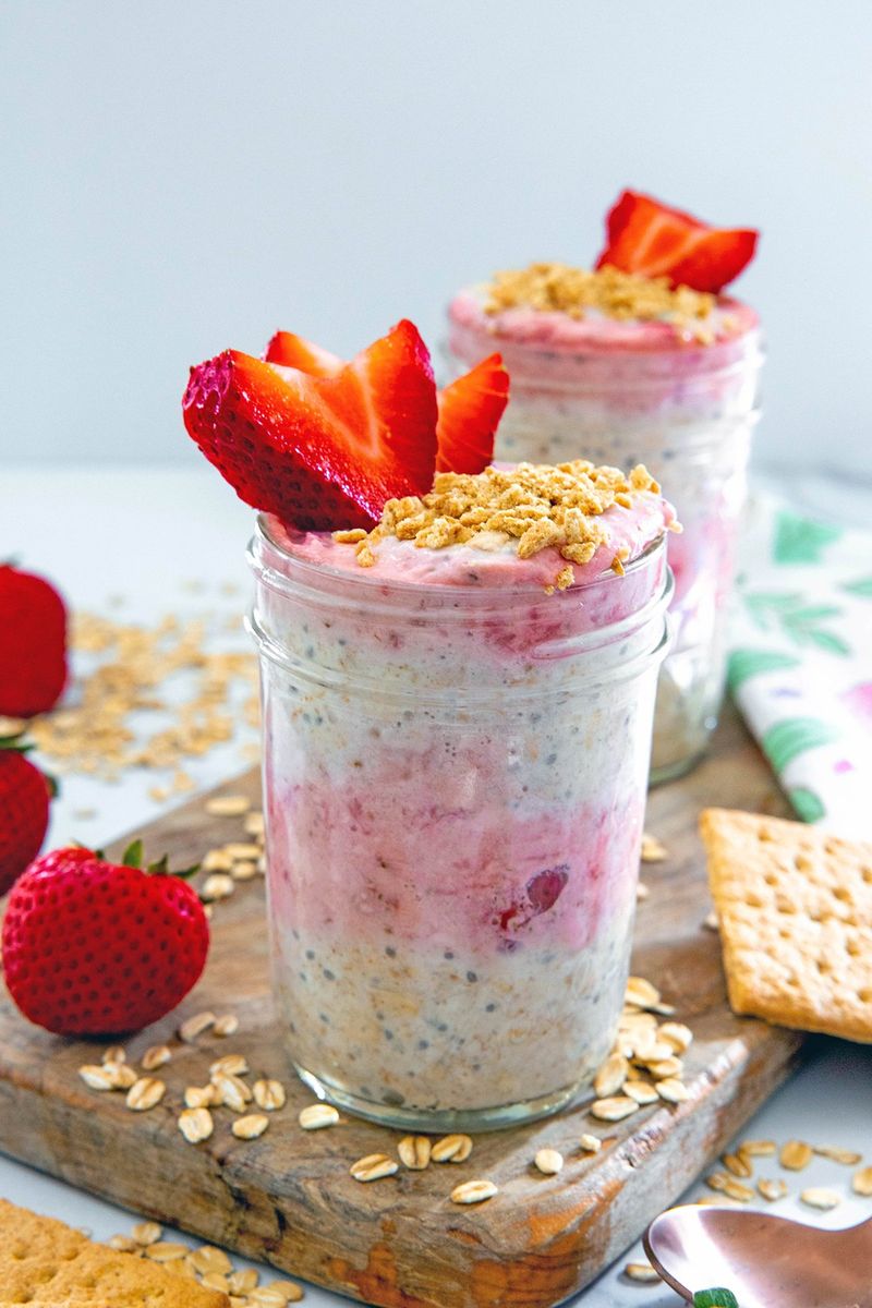 Strawberry Cheesecake Overnight Oats