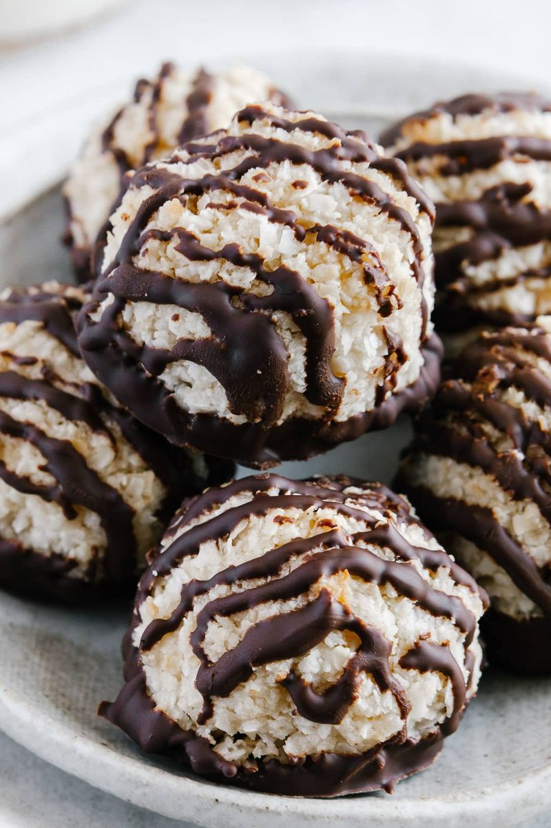 Coconut Macaroons With Chocolate Drizzle